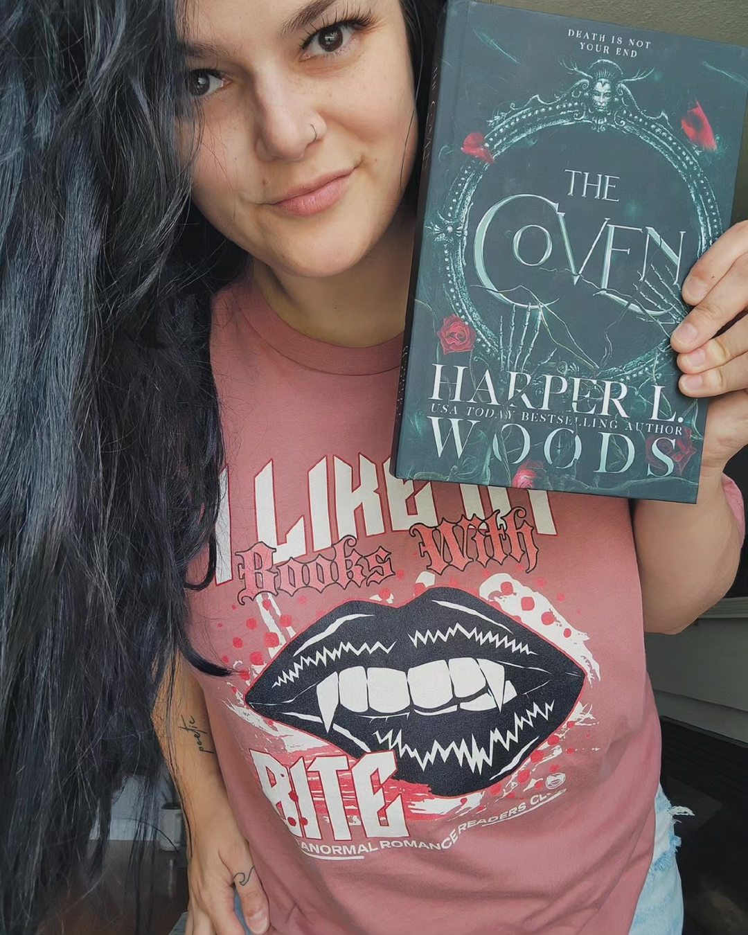 Me gustan mis libros con mordida camiseta unisex