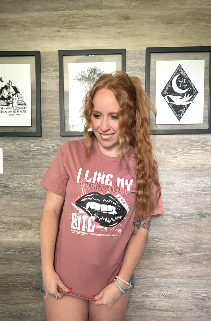 Me gustan mis libros con mordida camiseta unisex