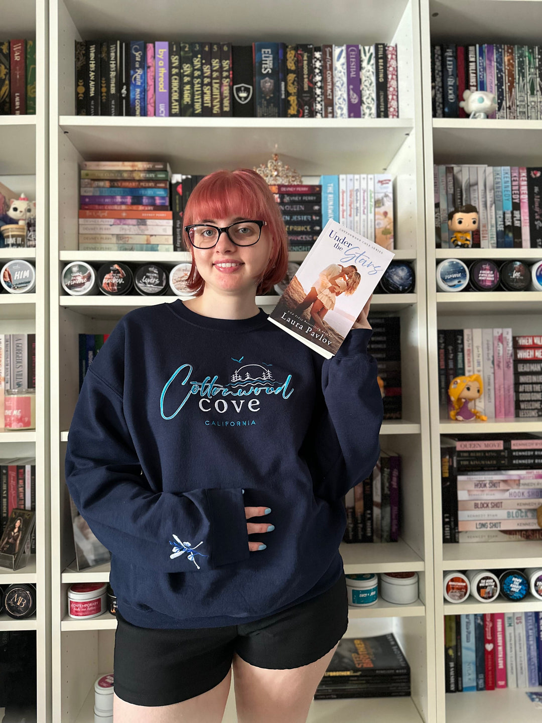 Laura Pavlov- Sudadera unisex bordada Cottonwood Cove