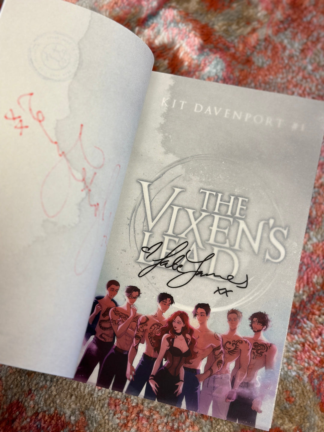 Tate James - Kit Davenport Novel Note - Impresión superpuesta firmada digitalmente