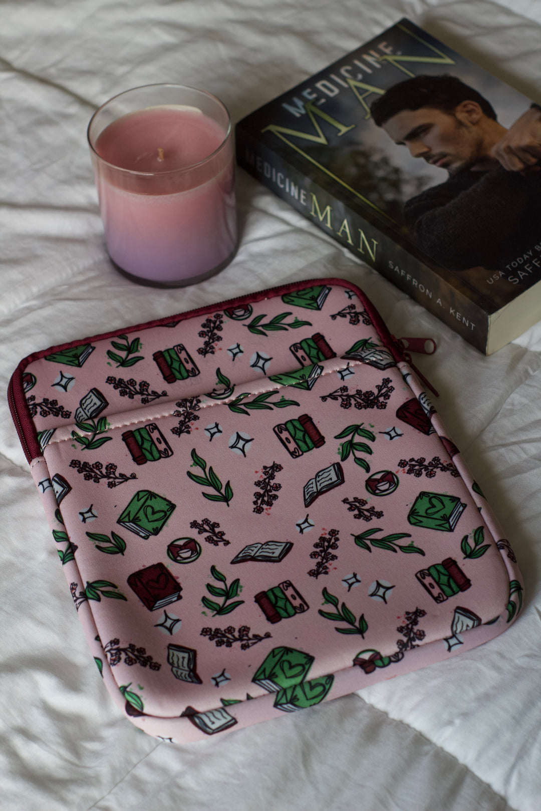 Novel Grounds Doodle Padded Case