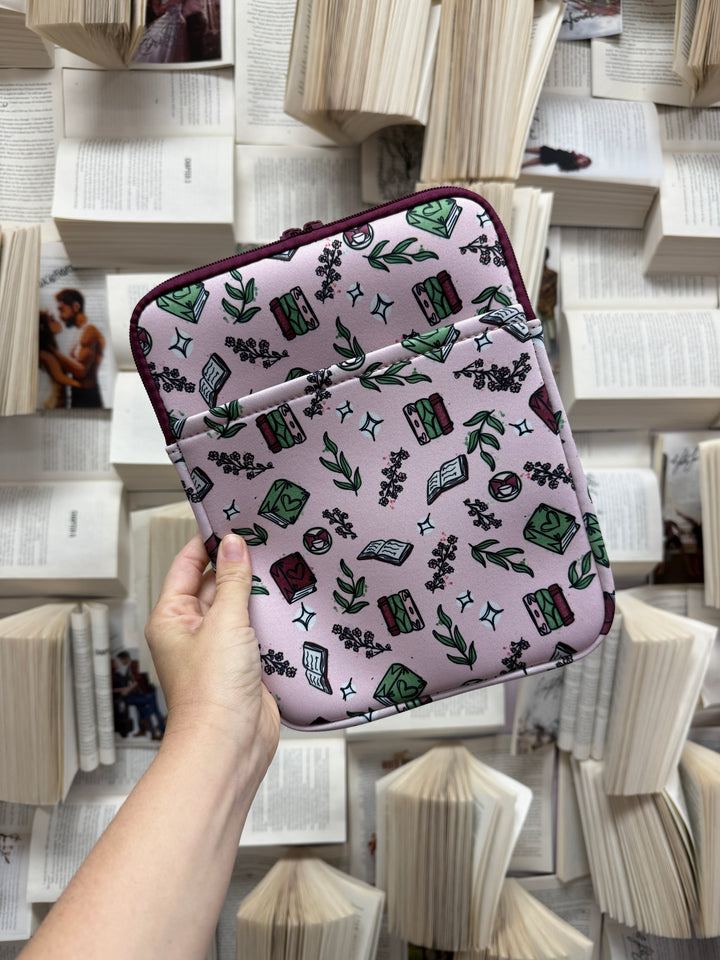 Novel Grounds Doodle Padded Case