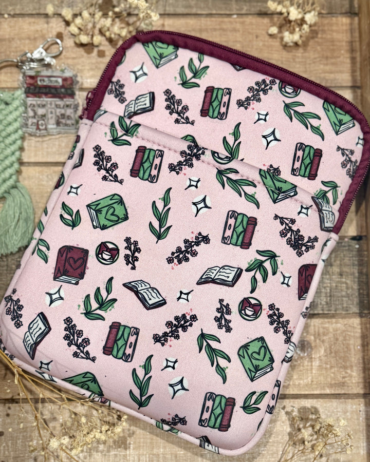 Novel Grounds Doodle Padded Case