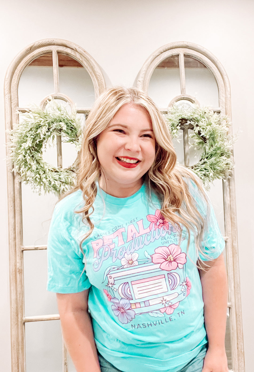 Nikki Sloane - Petal Productions Camiseta unisex